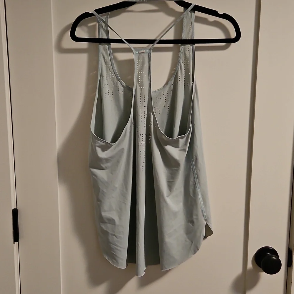 Lululemon Women's water bound Light Blue Sleeveless Top - Picture 3 of 5